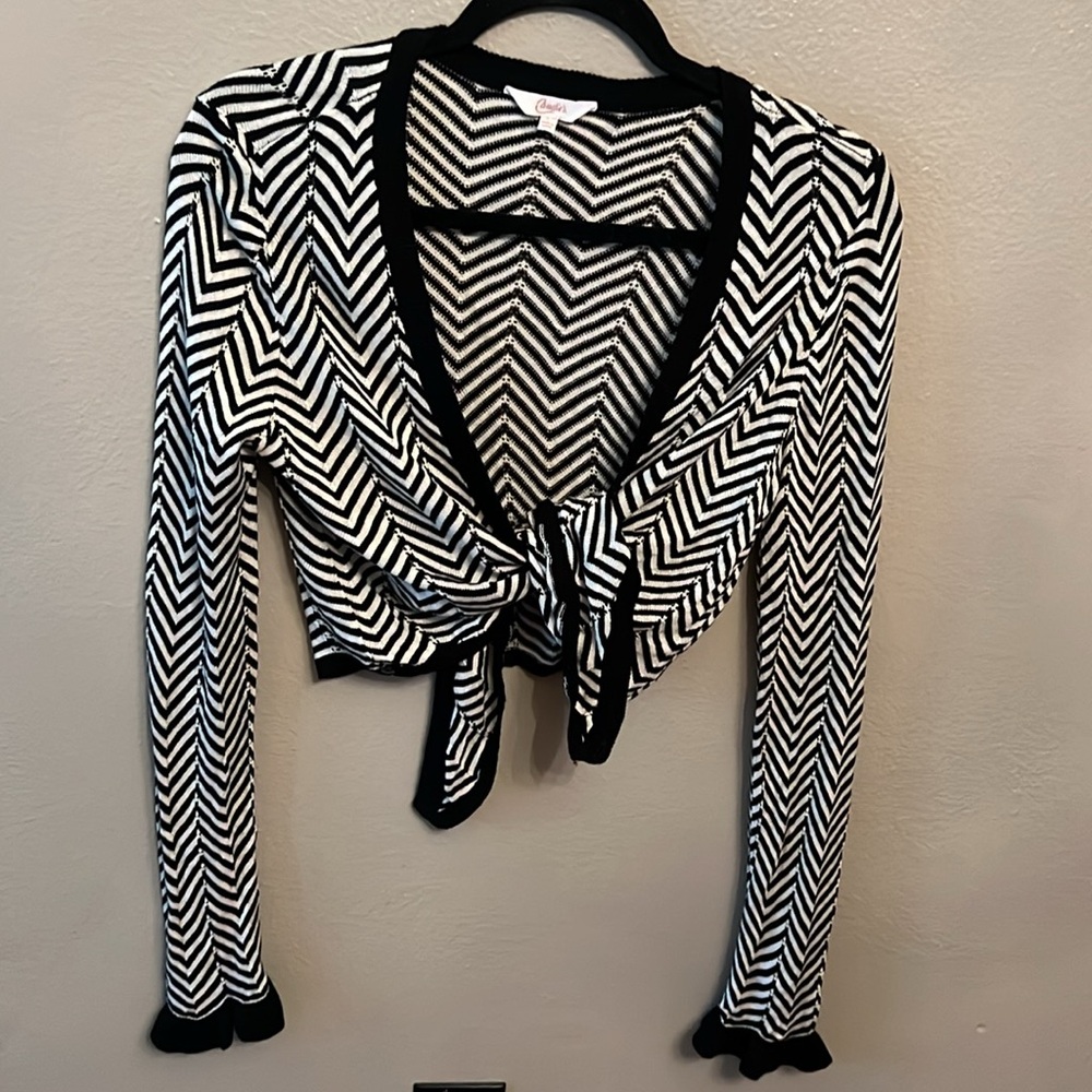 Candie’s black and white cropped long sleeved top